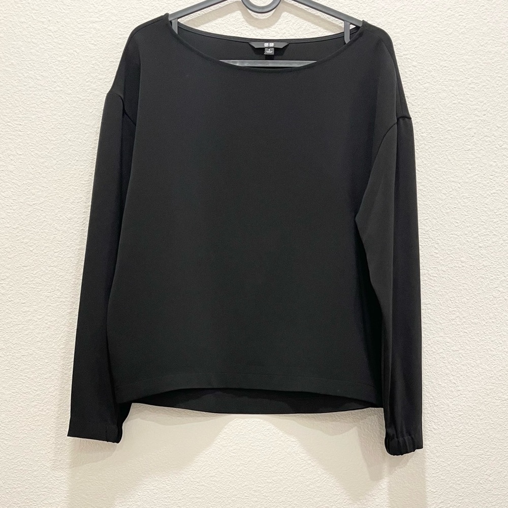 Pre-loved! UNIQLO Black Basic Minimalist Long Sleeve Blouse!